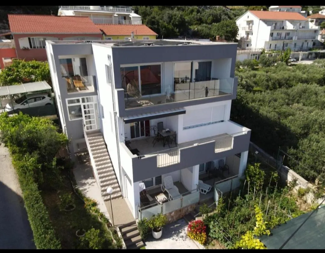 Apartments Anaivana Trogir